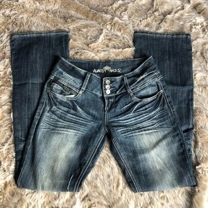 Almost Famous boot leg stretch jeans size 9